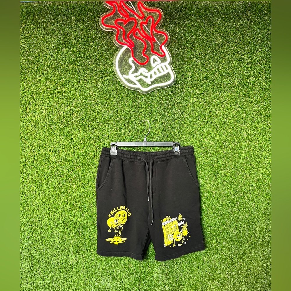 KILLER ACID SWEAT SHORTS💛
Size Medium- Fits True to Size🖤
10/10 Condition💛